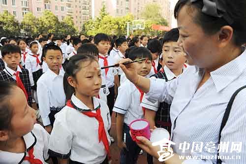 亳州:古礼迎开学 新生点朱砂开智