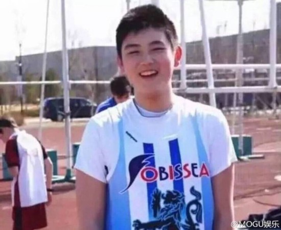 陈凯歌陈红15岁儿子陈宇飞曝光 长相酷似吴亦