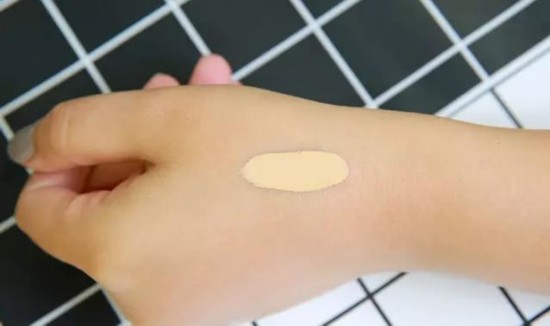 聊一聊關於粉底的那些事兒 N款不同粉底測評