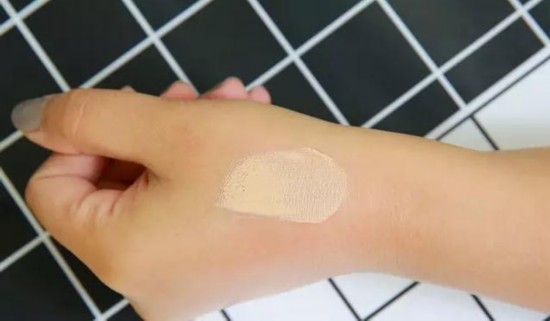 聊一聊關於粉底的那些事兒 N款不同粉底測評