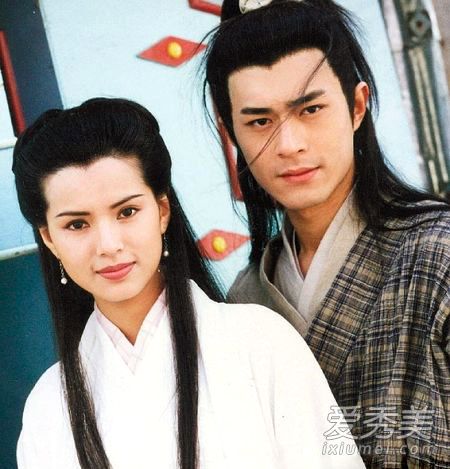 依然是最经典的,两人的形象也十分符合金庸原著里的杨过和小龙女