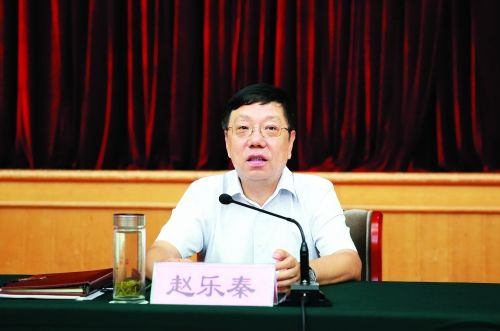 做好加减法 加快中心城市提档升级 突出工作