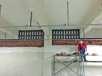 成都一楼盘违规加固负一楼横梁 业主:这样的房敢住吗?
