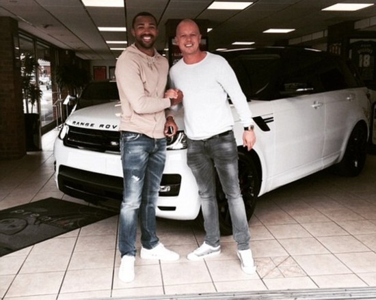 英超级销售员为明星客户提供定制服务