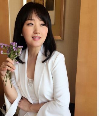 杨钰莹穿粉衣网友似女生初中表白岗岗:女神好的自拍少女凉鞋图片