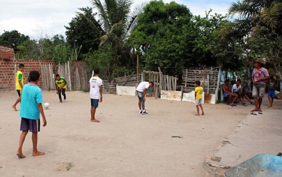 巴西夫妇连生13个儿子 全以球星名字取名(高清