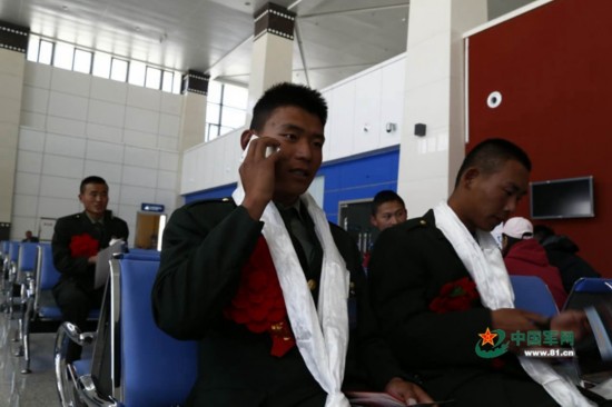 别了,阿里!西藏阿里军分区首批退伍老兵离开高