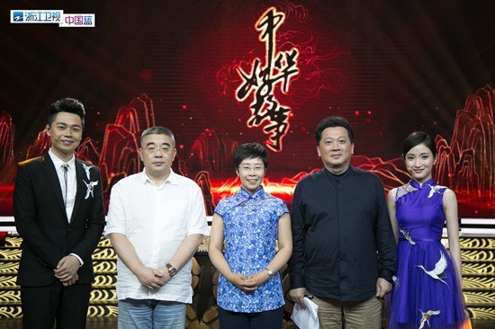 郁钧剑被天才学神征服 书房曝光堪比图书馆