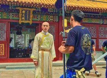 假剧组招演员 女子面试被问床戏 真剧组《超级