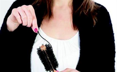 秋季脱发门诊倍增医生:每天掉发80根都属正常