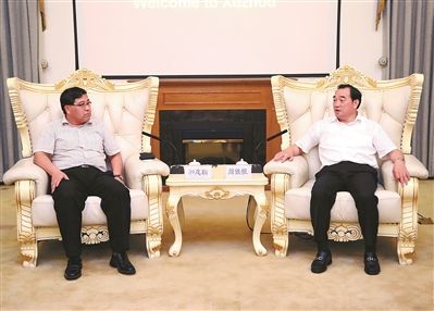 周铁根会见新西兰中国和平统一促进会副会长