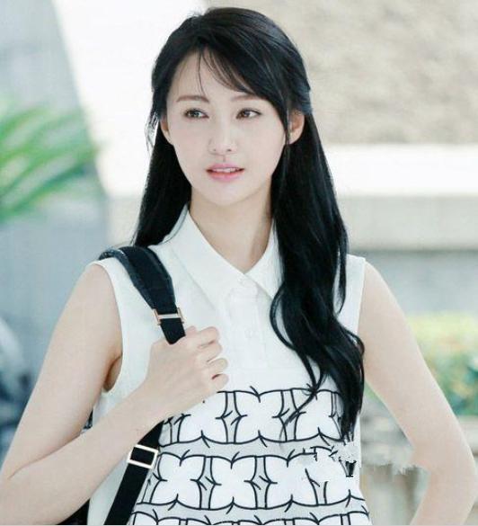 郑爽炸鸡店被砸是怎么回事 爸爸要报警郑爽却