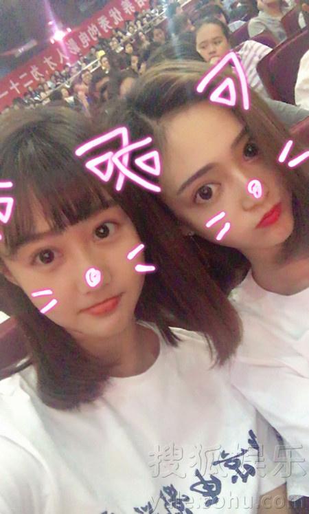 关晓彤大学军训照曝光 室友晒寝室睡衣自拍照