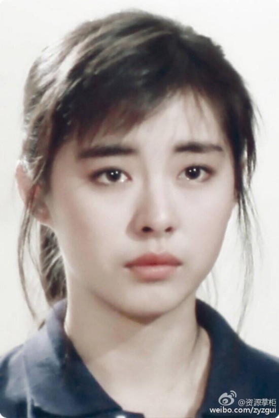 王祖贤晒自拍美照 网友:不老女神息影仍风华绝