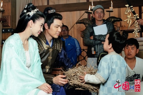 《孤芳不自赏》杀青特辑首曝光 钟汉良baby送