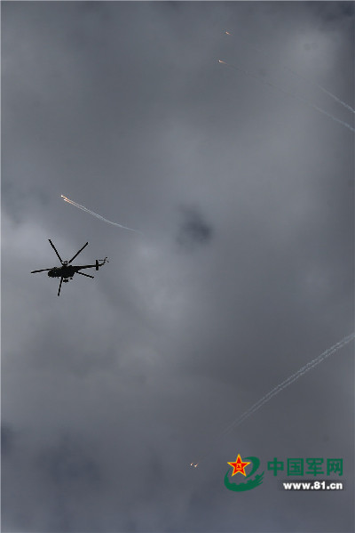 和平使命2016军演举行首次实兵实弹合练(组图