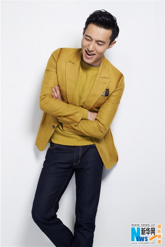 西服搭毛衣也能很有型 王森写真搞怪