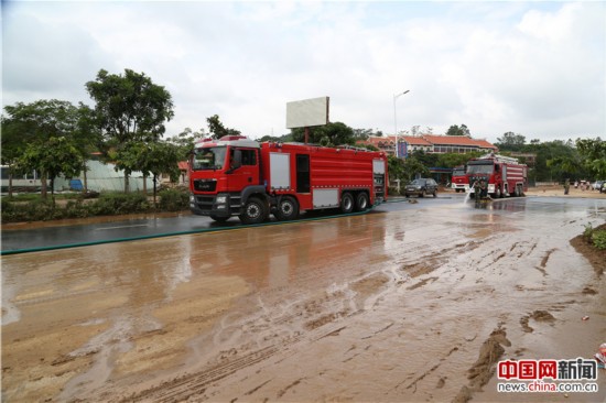 组图:福建消防部队抗击台风莫兰蒂