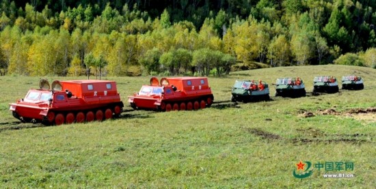 武警森林部队野外驻训 装甲车灭火场面震撼(组图)--安徽频道--人民网