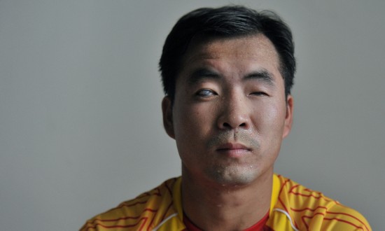 (组图)令国足汗颜的盲人足球 津贴三百却斩银摘