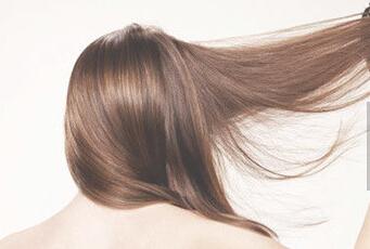 你年纪轻轻 为何独得脱发恩宠?