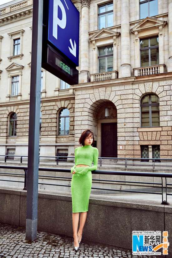 辛芷蕾最新写真曝光 小露蛮腰清新妩媚