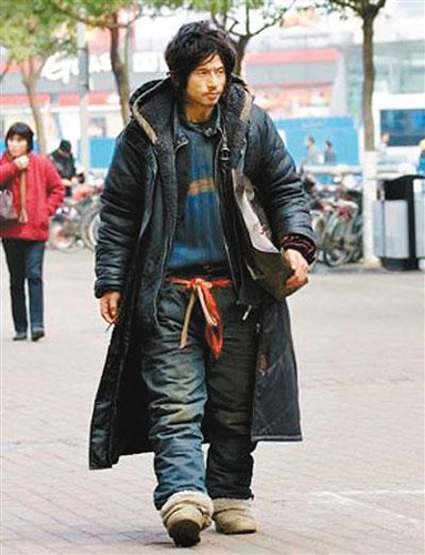 大衣哥玉米前搂妻子合影 如花网红们现状分分钟惊呆你