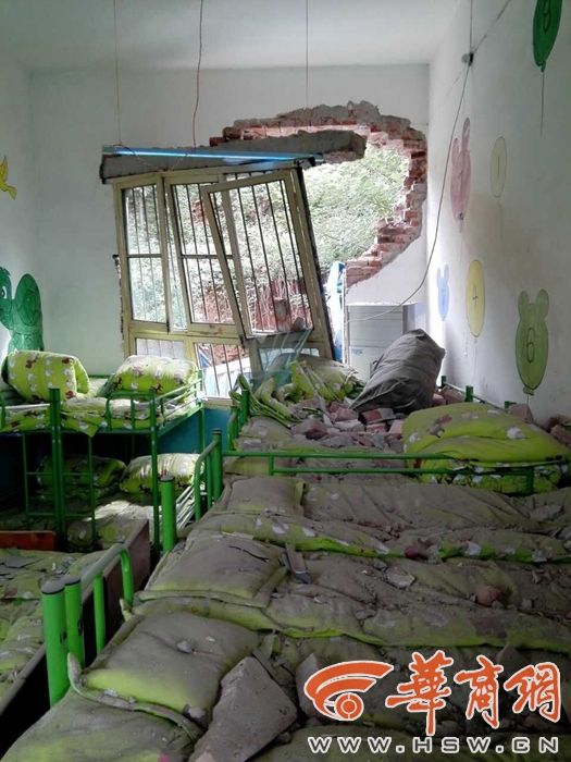 宝鸡一货车冲下悬崖撞上幼儿园宿舍 还好学生