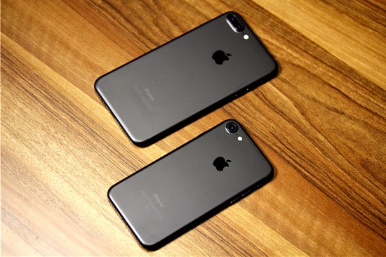 亮黑色iPhone7一机难求 良品更难求