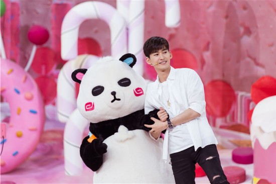 王祖蓝张绍刚助阵《夏日甜心》 精彩互动爆笑