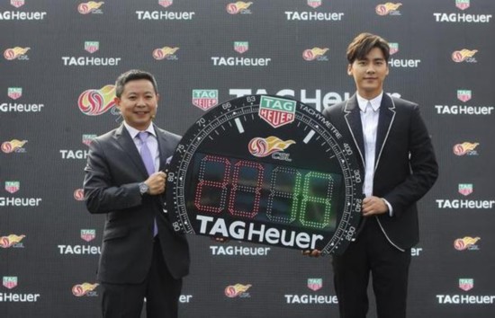 李易峰揭幕中超计时牌 泰格豪雅再掀足球狂潮