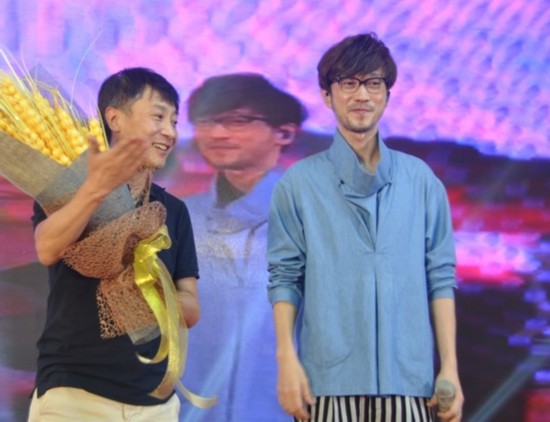 与周传雄同唱经典情歌:寂寞沙洲冷 远东美居热