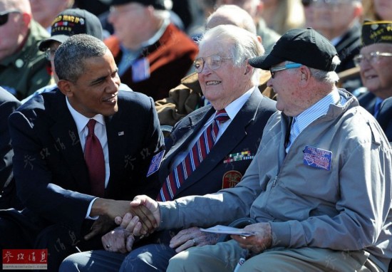 《变形金刚》惹恼英国:丘吉尔故居被挂纳粹旗