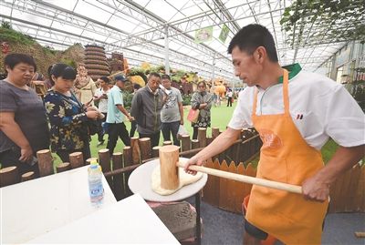 南京农业嘉年华开幕 现场制作特色乡村美食