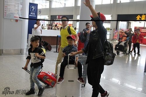 《爸爸去哪儿4》开录 田亮儿子霸道小总裁范儿