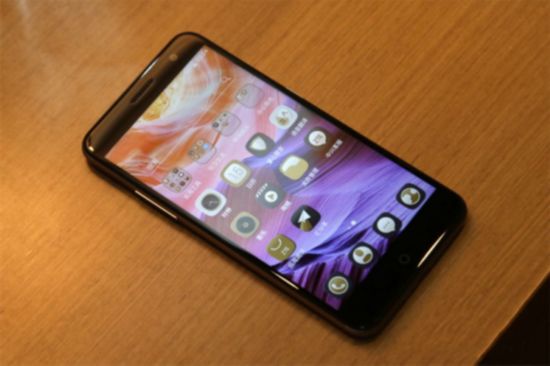 亮黑很火很脆弱 中兴小鲜4深空灰受追捧