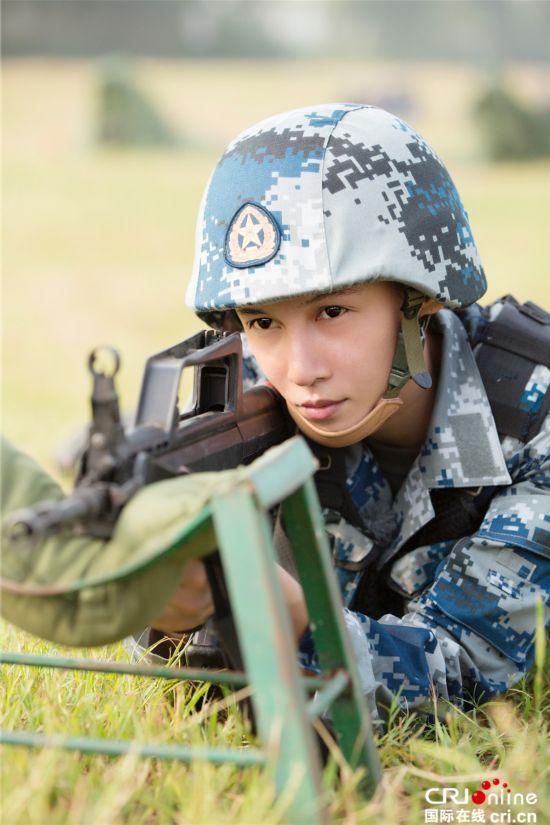 《真正男子汉》第二季概念海报震撼首发 杨幂