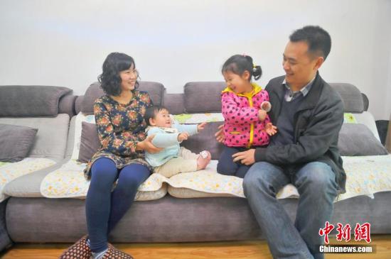 80后纠结的二孩账本:生还是不生? 养得起吗?