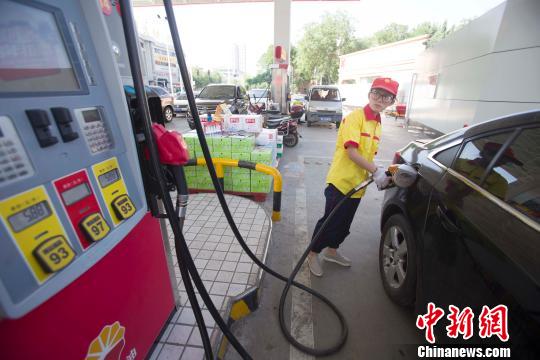 油价调整再搁浅? 节后大部地区汽车将低价“喝”好油