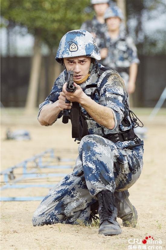 《真正男子汉》第二季概念海报震撼首发 杨幂