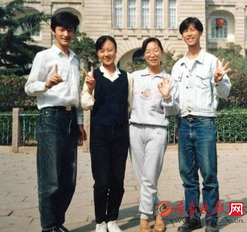 曝黄晓明中学档案:长相变化大 英语38.5分