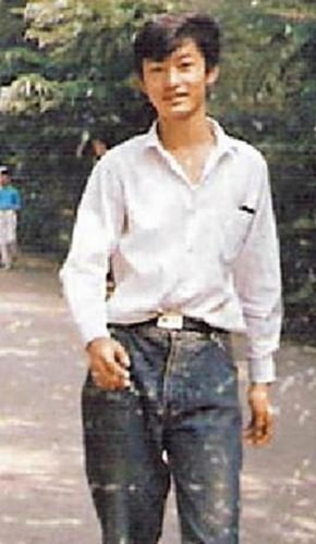 黄晓明高中青涩照曝光 被女同学称为知心大姐