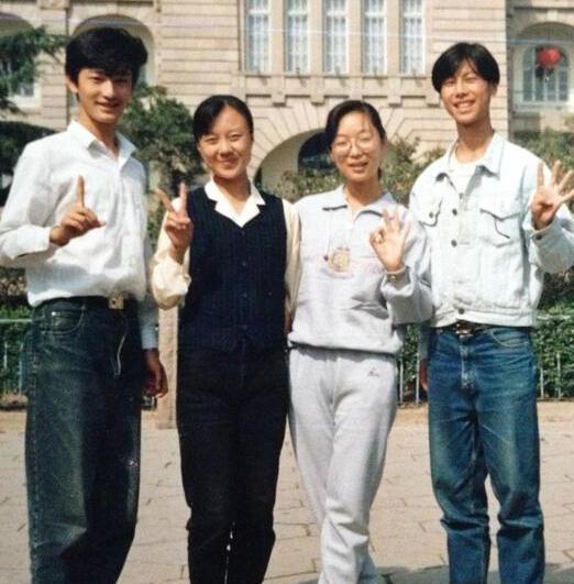 黄晓明高中青涩照曝光 杨洋李易峰陈伟霆学生时代长什么样