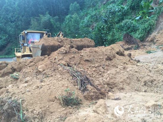 高清:福建终止防台风应急响应 救灾抢险将延伸