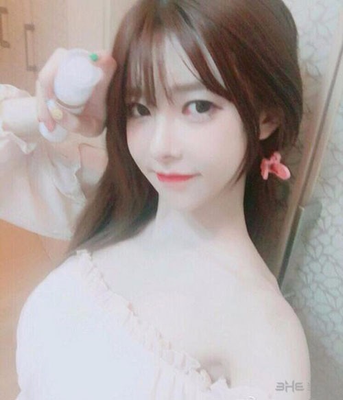 韩国女主播BJ阿英私房照曝出 魔鬼身材天使面