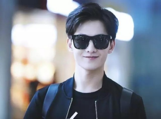 《从你的全世界路过》杨洋茅十八变身邋遢技术男 盘点“大神”杨洋撩妹的颜值和衣品(组图)--福建频道--人民网