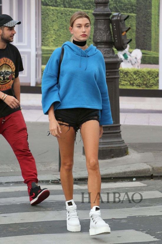 �����P�j�w�� (Hailey Baldwin) 2016�~9��20�騭��Balenciaga�s�U�m�f�tJoe's���J�u�ǻPFenty x Puma�p���t�a�u�u�A�ISaint Laurent���ӥ]�b�ھ��~�X