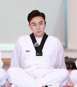 释小龙近照曝光 张一山权志龙金裕贞朴信惠等