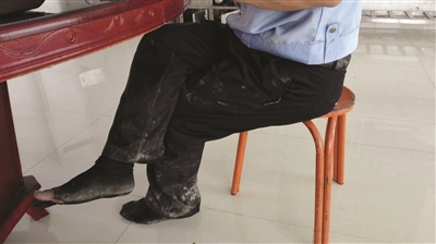 淮安一嫌犯跳河后又抢车 民警赤脚狂追3公里