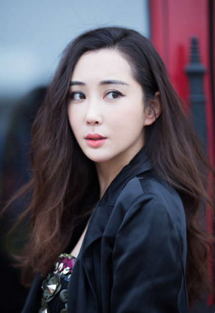 张翰的姐姐美丽大方 从性感女郎变身霸道女总裁